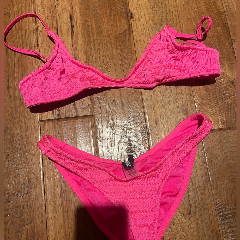 The cutest triangl bikini!!
